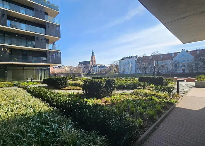 Studio Nad Rzeka 73, Rynek 500 M